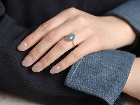 Giok blue water jadeite ( air biru ), perak 925 bertatahkan giok alam, sederhana dan elegan, ring cincin dapat disesuaikan, tekstur emas kuno, warna tahan lama! Gratis ongkir dan pajak