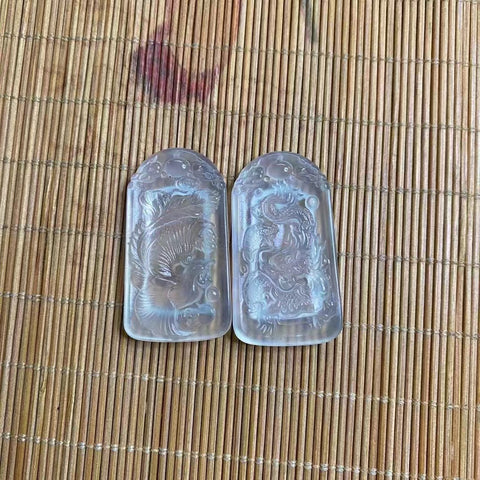 Sepasang Liontin Giok Cui Alami Naga dan Phoenix dalam Es Saya juga dapat digunakan sebagai liontin Es yang tembus cahaya neon berair Ukuran 42 * 21mm Giok bersih dan halus Termasuk ongkos kirim dan pajak.