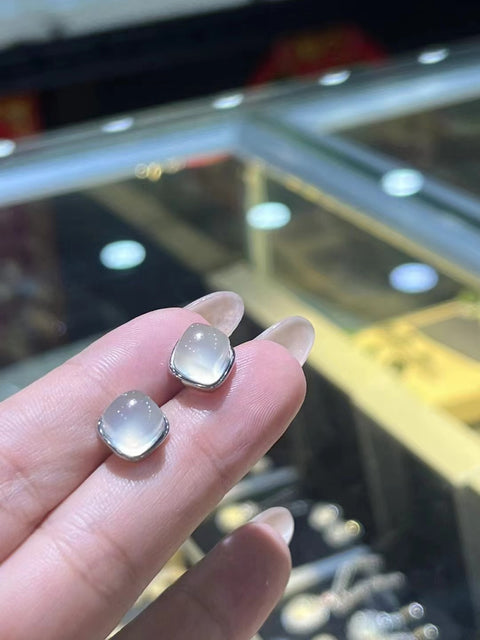 Anting-anting giok alami dari batu giok 925 perak, bersih dan halus, sudah termasuk ongkos kirim dan pajak.