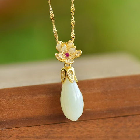 3147-4 Kalung Bunga Magnolia Giok Hetian Jade Alami yang terbuat dari perak 925 Ukuran 8 * 19mm & nbsp; Kualitas giok halus dan hangat, gayanya indah sudah termasuk pajak pengiriman.