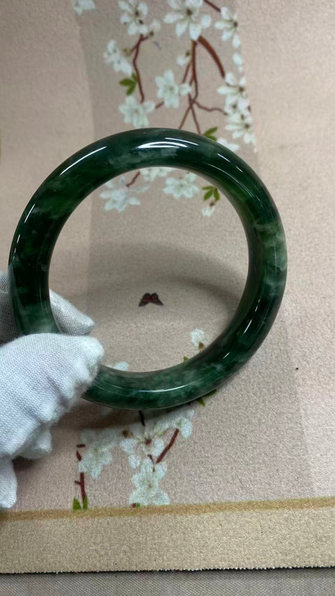 Bahan giok Xiuyan 180 yang indah, gelang tutup susu anggur hijau, anggur hijau yang indah, diameter dalam: 61,9mm, lebar tepi 13,6mm, batu alam dihasilkan secara alami, pola acak, pajak pengiriman termasuk