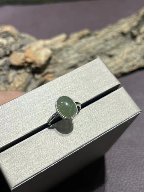 Cincin Giok Hetian Alami yang terbuat dari perak 925 Ukuran 11,6 * 8,7 mm Giok bersih, halus, dan hangat Sudah termasuk pajak pengiriman.