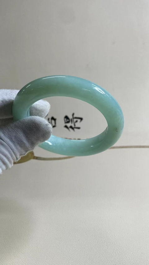 Gelang Jelly Celadon Alami Ukuran 55-57mm Ukuran 56.2mm Lebar Sisi 12.8mm Giok semuanya terjadi secara alami Pola acak Pajak pengiriman sudah termasuk.