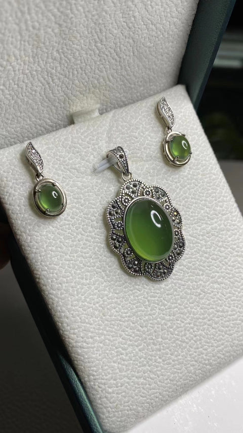 Batu Giok Alami 180 set dalam perak 925 Kalung 19 * 14mm Anting-anting 6 * 9mm Batu giok bersih dan halus Termasuk ongkos kirim dan pajak