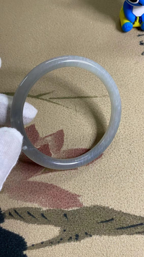 Gelang Giok Ciu Alami Ukuran 58-60mm Ukuran 59.8mm Harga Detik Giok adalah semua pola alami dan acak Pengiriman dan pajak sudah termasuk.