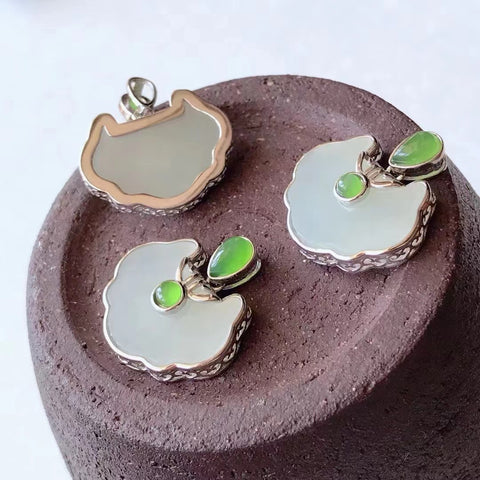 Gaya Giok Hetian Alami + Jasper Sederhana dan bergaya dengan pengaturan perak 925 Warna yang indah Ukuran 15 * 21mm Sudah termasuk pajak pengiriman.