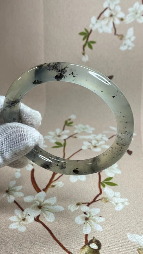 Gelang Tinta Giok Cui Alami Ukuran 60-62mm Ukuran 61.5mm Lebar Sisi 11.7mm Giok terjadi secara alami Pola acak Pengiriman dan pajak sudah termasuk.