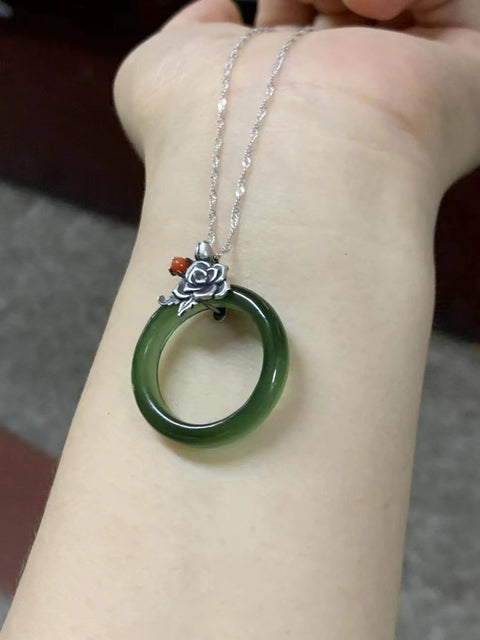 Kalung Giok Alami dari perak 925, giok yang bersih dan halus.