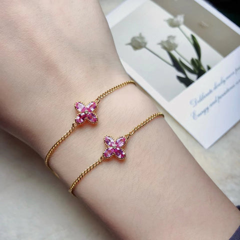 Emas 18 karat dengan berlian yang dipadukan dengan gelang semanggi berdaun empat berwarna merah muda 💎 model serbaguna yang wajib dimiliki oleh para peri Model kesejahteraan ‼️ dengan sertifikat Sudah termasuk pajak pengiriman