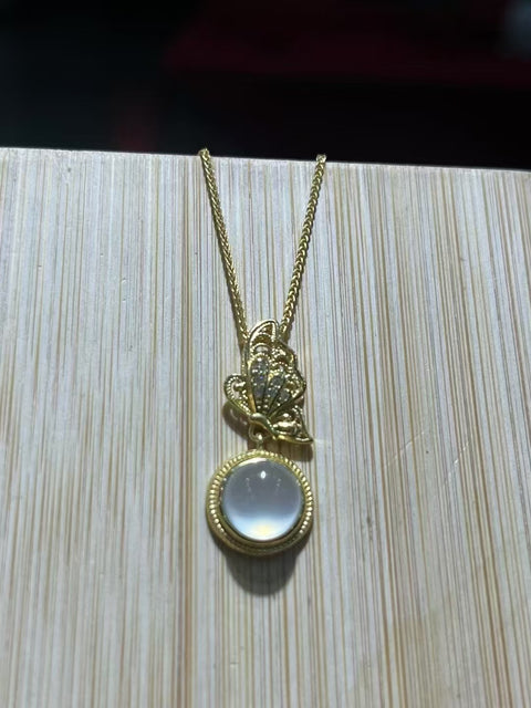 Kalung dari batu giok 925 perak, bersih, halus, dan tembus cahaya, termasuk ongkos kirim dan pajak.