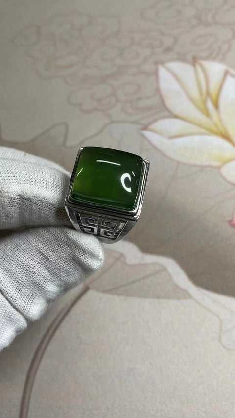 Cincin pria dari bahan batu giok alami 180 yang terbuat dari perak 925 Ukuran 17 * 15mm Batu giok bersih dan halus Termasuk ongkos kirim dan pajak