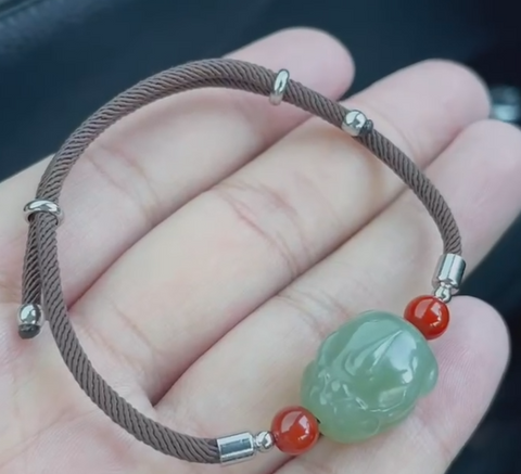 Gelang Pemberani Giok Hetian Alami Gelang gioknya bagus dan hangat, gayanya indah, diukir dengan tangan, sudah termasuk pajak pengiriman.