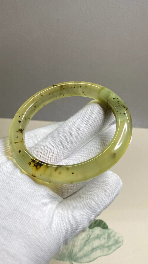 Gelang Bunga Selada Air Giok Cui Giok Alami Ukuran 56-58mm Ukuran 57.6mm Lebar Sisi 11mm Giok ini semuanya muncul secara alami dan polanya acak Sudah termasuk pajak pengiriman.