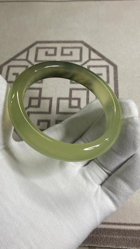 Gelang Warna Musim Semi Tinta Es Giok Cui Jade Alami Ukuran 58-60mm Ukuran 59.7mm Lebar Sisi 13.4mm Giok terjadi secara alami Pola acak Pajak Pengiriman Termasuk