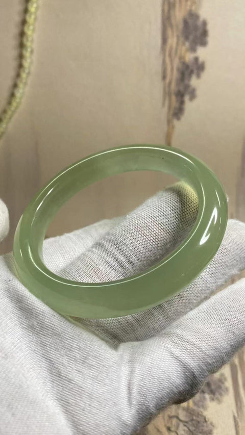 Gelang Hijau Es Giok Cui Giok Halus Ukuran 58-60mm Ukuran 59.7mm Lebar Sisi 12.1mm Giok terjadi secara alami Pola acak termasuk pajak pengiriman