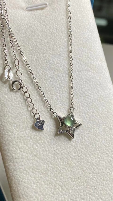 Kalung Bintang Giok Alami dari perak 925, giok yang bersih dan halus, ukuran 5mm, sudah termasuk ongkos kirim dan pajak.