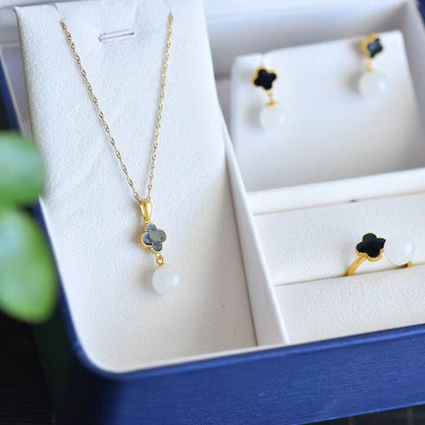 Set Semanggi Empat Daun Giok Hetian Giok Alami 0276-6 Kalung 2105-6 Cincin 1060-6 Anting Sudah Termasuk Pajak Pengiriman