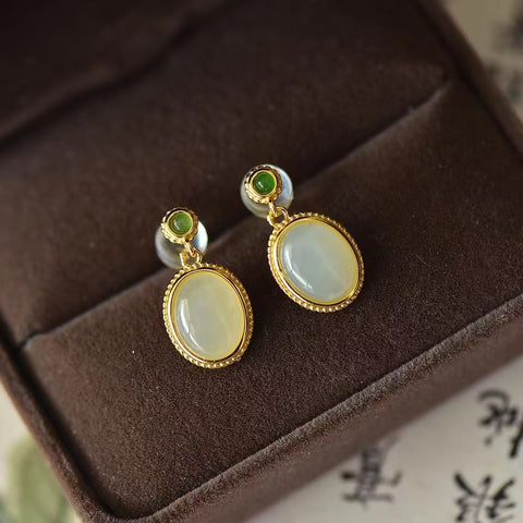 2774-2 Anting Tetes Telur Giok Hetian Alami dari Perak 925 Ukuran 7 * 9mm Giok bersih, halus dan hangat, serta gayanya baru dan unik. Sudah termasuk ongkos kirim dan pajak.