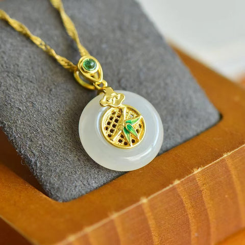 3166-2 Kalung Jepitan Ping An Giok Hetian Giok Alami yang terbuat dari perak 925 Ukuran 15 * 15mm Giok ini memiliki gaya yang halus dan hangat, gaya yang indah sudah termasuk pajak pengiriman.