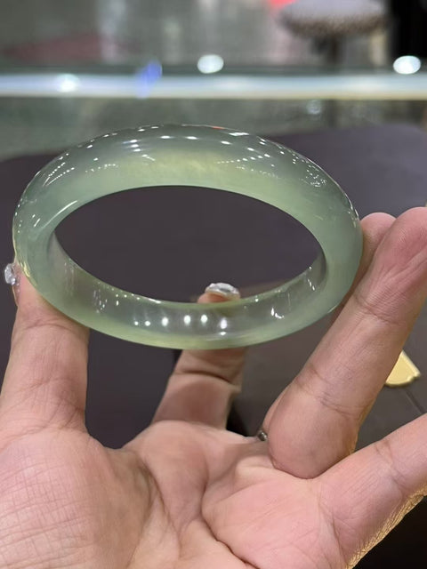Gelang Batu Giok Cui Giok Alami Ukuran 58.5mm Batu giok ini terbentuk secara alami dan polanya acak Sudah termasuk pajak pengiriman.