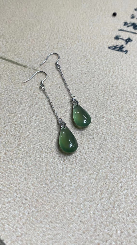 Anting Giok Alami 180 dari Perak 925 Ukuran 18 * 9,5 mm Giok bersih, halus, dan hangat Sudah termasuk pajak pengiriman.