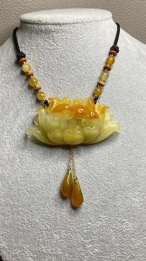 Liontin Bunga Giok Cui Jade Bunga Peony Ukiran Tangan Ukuran 67 * 35mm Termasuk Pengiriman & Pajak