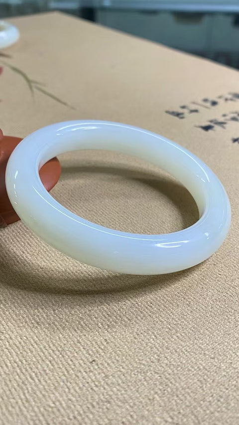 Gelang Giok Cui Alami Ukuran 57-59mm Ukuran 58.8mm Lebar Sisi 12.3mm Giok terjadi secara alami Pola acak Pajak pengiriman sudah termasuk.