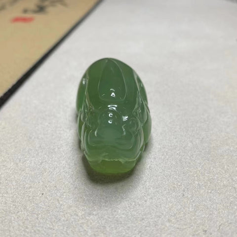 Liontin Giok Alami dengan Pixi, Giok Tembus Cahaya, Bersih dan Halus Ukuran 49 * 25mm Sudah termasuk ongkos kirim dan pajak.