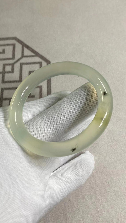 Gelang Warna Musim Semi Tinta Es Giok Cui Giok Alami Ukuran 53-55mm Ukuran 54.1mm Lebar Sisi 11mm Giok ini semuanya muncul secara alami Pola-polanya acak Sudah termasuk ongkos kirim dan pajak.