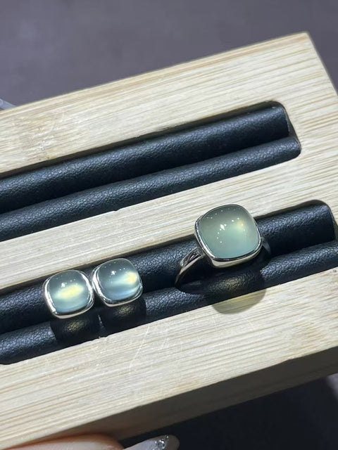 Satu set anting dan cincin dari perak 925, giok yang bersih dan halus, gaya sederhana, kualitas tinggi.