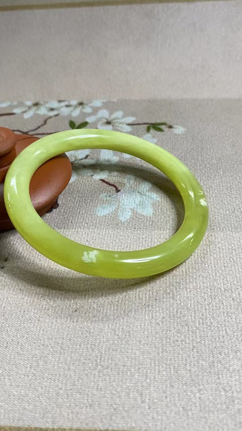 Penawaran Khusus Gelang Garis Kecantikan Tinta Giok Cui Jade Alami Ukuran 56-58mm Ukuran 57.8mm Batu giok ini terbentuk secara alami dan polanya acak Sudah termasuk pajak pengiriman.