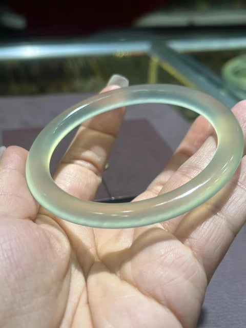 Gelang Gelang Kecantikan Cui Jade Alami Gelang giok bersih, halus dan hangat Ukuran 59,2 mm Giok terbentuk secara alami Pola acak Termasuk ongkos kirim dan pajak