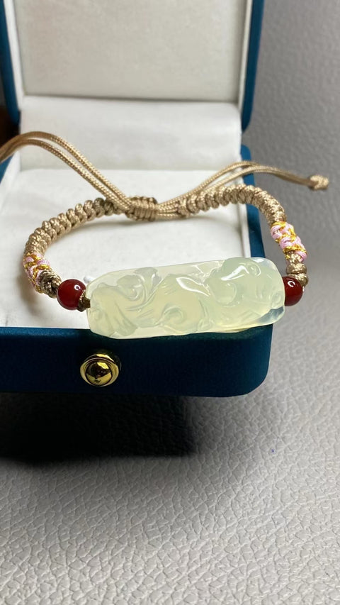 Gelang Giok Alami Ukuran 40 * 13mm Gaya Ukiran Tangan yang Dapat Disesuaikan Termasuk pajak pengiriman.