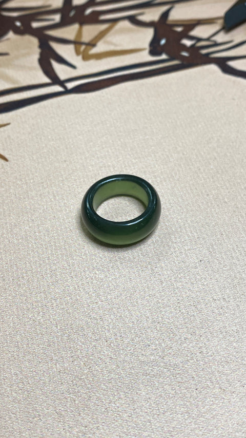 Harga jual kedua untuk cincin giok hijau yang indah, ukuran 16mm, sudah termasuk ongkos kirim dan pajak.