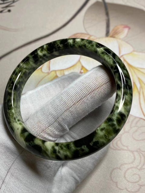 Gelang Cui Giok Minyak Tua Cui Giok Alami Ukuran 59-61mm Ukuran 60.1mm Lebar Sisi 12.5mm Giok terjadi secara alami Pola acak termasuk pajak pengiriman