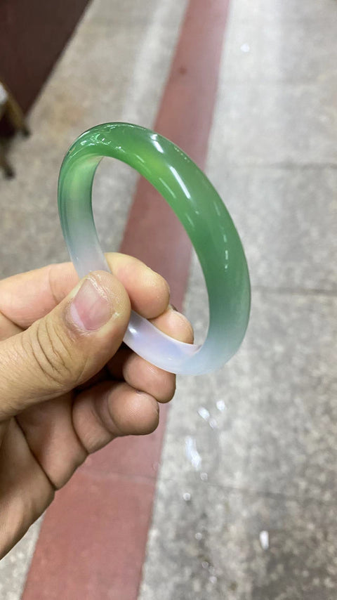 Gelang Gradien Batu Akik Alami Ukuran 52-62mm Gaya batu giok yang indah terjadi secara alami Pola acak termasuk pajak pengiriman