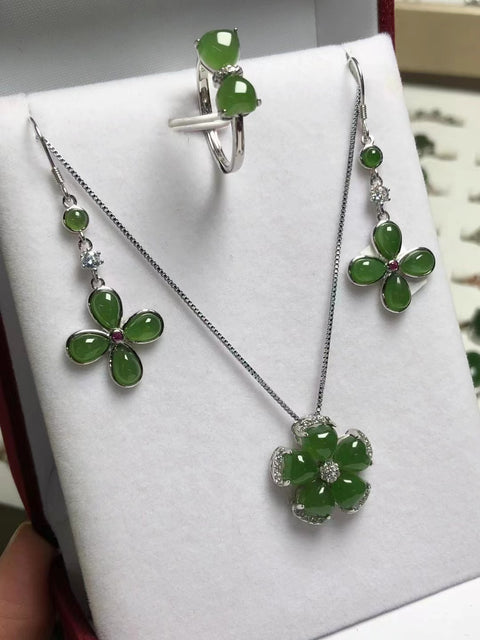 Jasper Lucky Grass 🍀 3 Potongan Set 925 Perak Fine Setting Jade yang halus dan indah untuk dipakai! 🥰Liontin: 16×4㎜Cincin: 13×7㎜Anting-anting: 15×4㎜Rantai Perak S925 + Kotak Kado + Sertifikat Sudah termasuk pajak pengiriman!