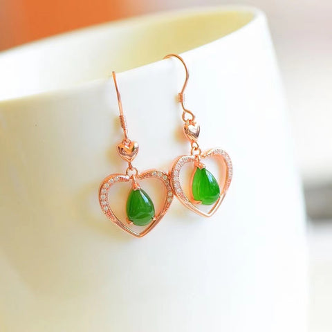 Anting Jasper Hati Alami Giok yang bersih, halus dan hangat Ukuran 6 * 9mm, penuh air, terbuat dari 925 perak Sudah termasuk pajak pengiriman.