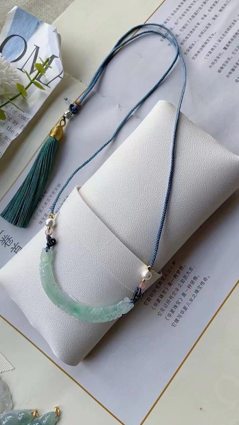 Kalung barang dari batu giok alami, pola yang indah, batu giok yang bersih dan halus, gaya yang indah, sudah termasuk pajak pengiriman.