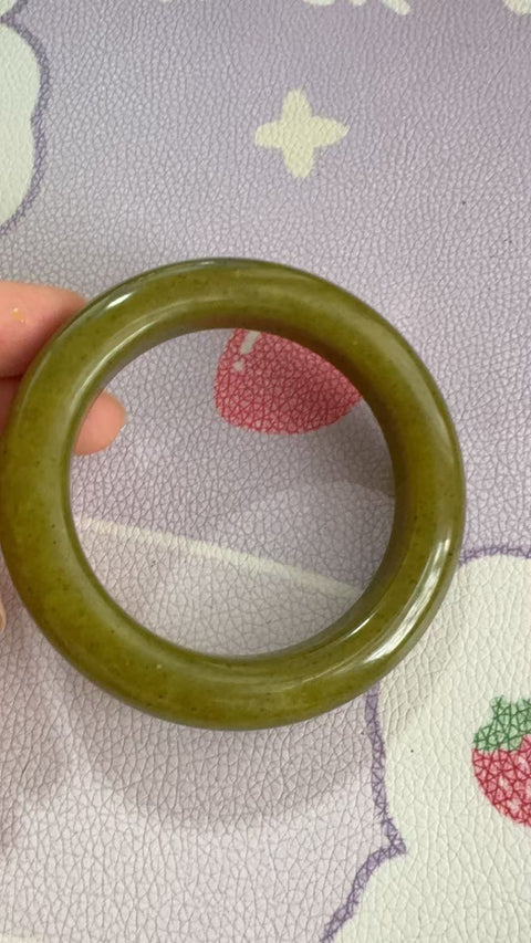 Gelang giok Xiuyan yang indah, diameter dalam: 58mm, lebar samping 12,8mm, batu alam dihasilkan secara alami, polanya acak, termasuk pajak pengiriman