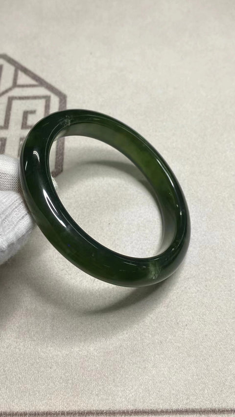 Gelang Hijau Penuh Giok Cui Alami Ukuran 58-60mm Ukuran 59.7mm Ukuran 12mm Giok semuanya terjadi secara alami Pola acak termasuk pajak pengiriman