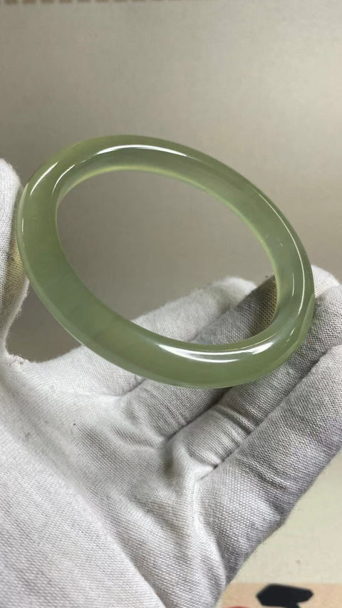 Gelang Hijau Es Giok Cui Giok Alami Ukuran 62-64mm Ukuran 63.5mm Lebar Sisi 11mm Giok terjadi secara alami Pola acak termasuk pajak pengiriman