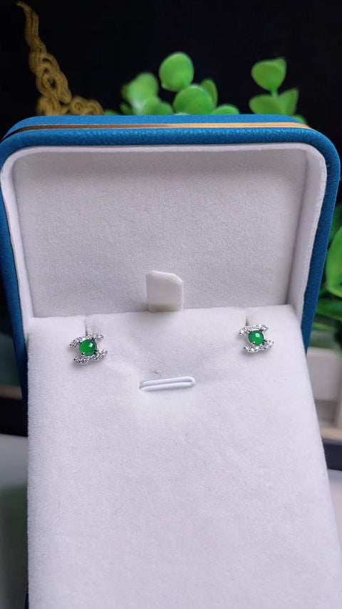 Anting Jadeite Alami Bahan Pit Tua Ukuran Bahan 0.3cm Giok halus dan hangat; Sudah Termasuk Pajak Pengiriman