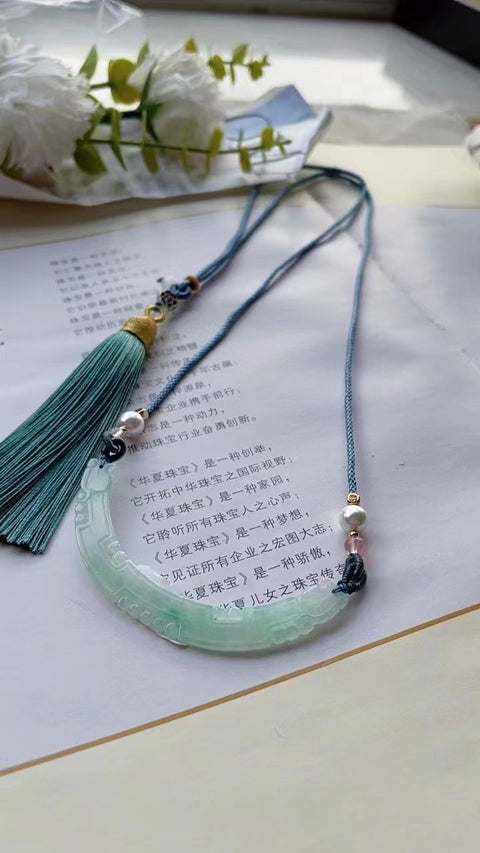 Kalung barang dari batu giok alami, pola yang indah, batu giok yang bersih dan halus, gaya yang indah, sudah termasuk pajak pengiriman.