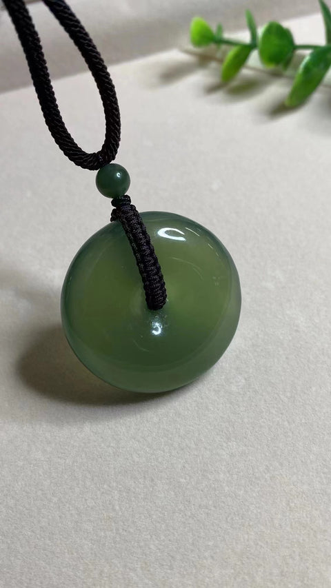 Tombol perdamaian giok Cui giok yang indah penuh dengan warna hijau dan tebal Ukuran 36 * 12mm Yu Zhigang tenang, halus dan hangat Termasuk ongkos kirim dan pajak