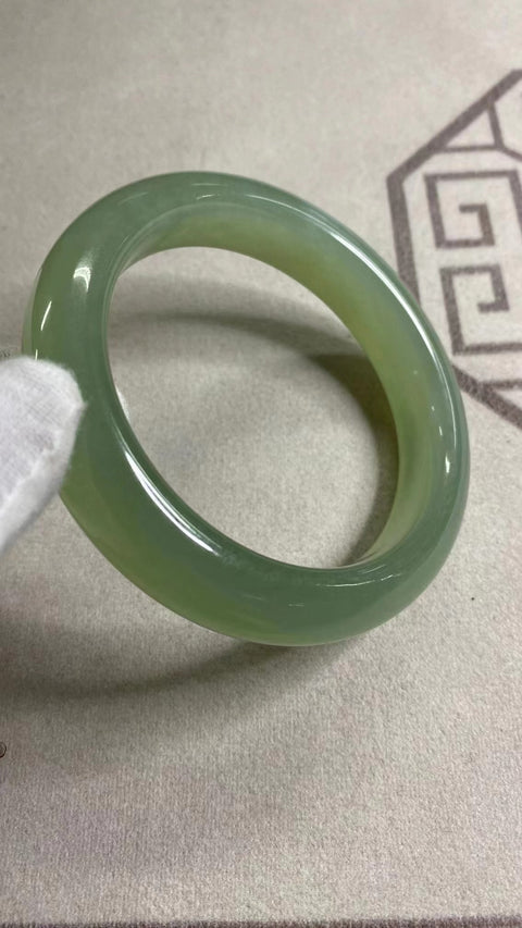 Gelang Giok Cui Alami Ukuran 62-64mm Ukuran 63.3mm Lebar Sisi 14.5mm Giok terjadi secara alami Pola acak Pajak pengiriman sudah termasuk.