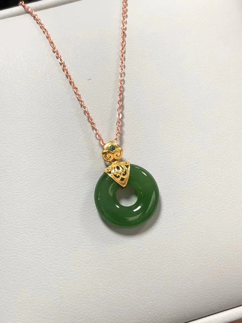 Kalung Jasper Apel Hijau Alami dalam Pengaturan Emas 18k Ukuran 15.3 * 4mm Giok bersih, halus dan hangat Termasuk ongkos kirim dan pajak.