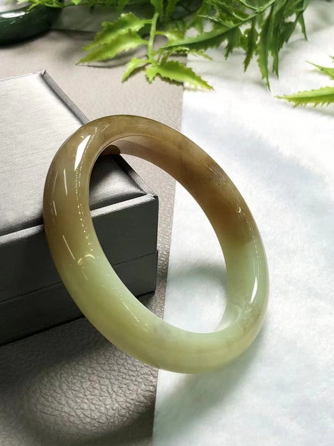 Gelang giok tua kuning dan putih alami Giok berwarna kuning lembut dan hangat Warna toffee Ukuran 60 * 14 * 9.3mm Giok terbentuk secara alami Pola acak & nbsp; Pajak pengiriman sudah termasuk & nbsp