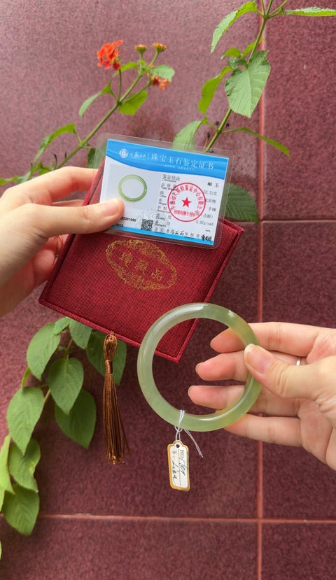 Gelang Giok Cui Alami Ukuran 56-58mm Ukuran 57mm & nbsp; Giok adalah semua yang terjadi secara alami Pola acak termasuk pajak pengiriman