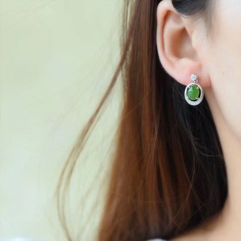 Anting Giok Hetian Alami 925 Pengaturan Perak Ukuran 6 * 8mm Giok bersih dan halus, hangat dan bergaya Termasuk pajak pengiriman.
